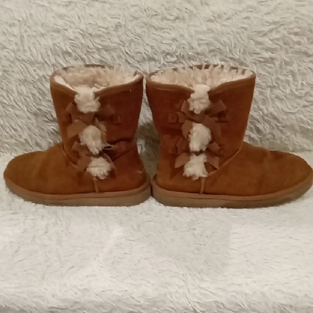 Koolaburra By Ugg Brown and Cream Winter Boots with Bows - Picture 4 of 6